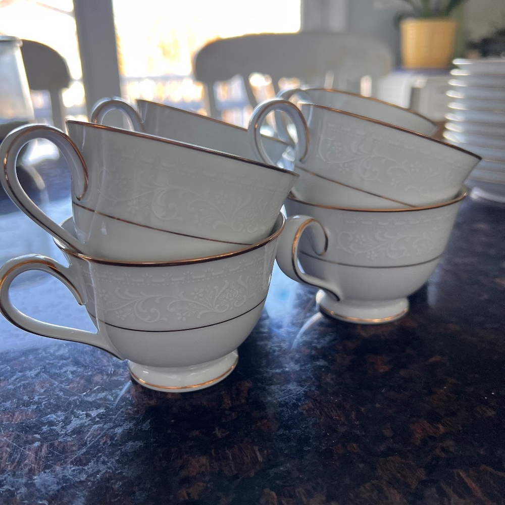 Noritake GUENEVERE China 6517 Set of 6 Teacups and 11 Saucer Plates